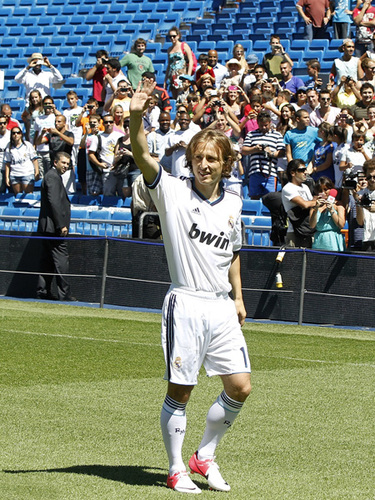 2001年年仅16岁的詹姆斯接受采访表示要成为最佳球员