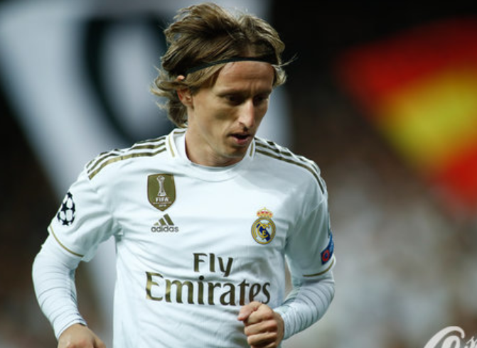 芝加哥白袜队由于夺冠后的管理问题，主帅吉伦宣布离职转投马林鱼