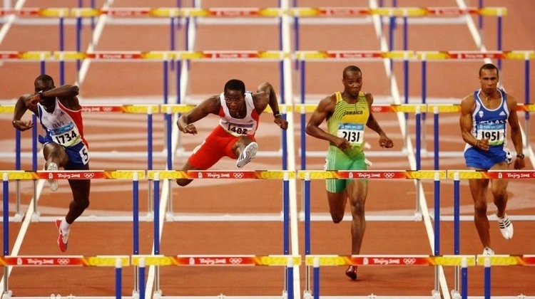 随着曼城1-2，利物浦0-3，英超最新争冠形势出炉：天助阿森纳得利