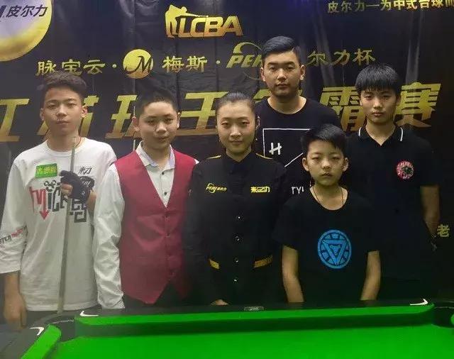 她们便面对 她们便面对